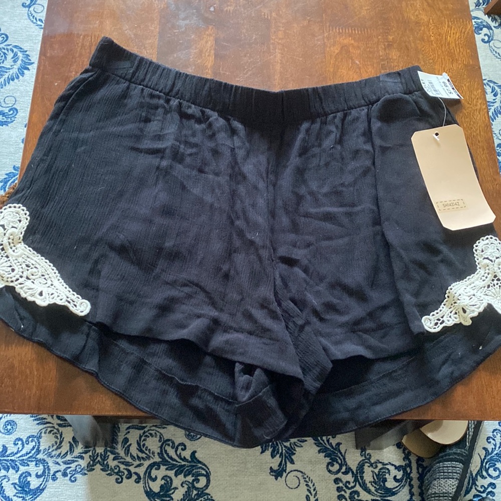 Black flowy short